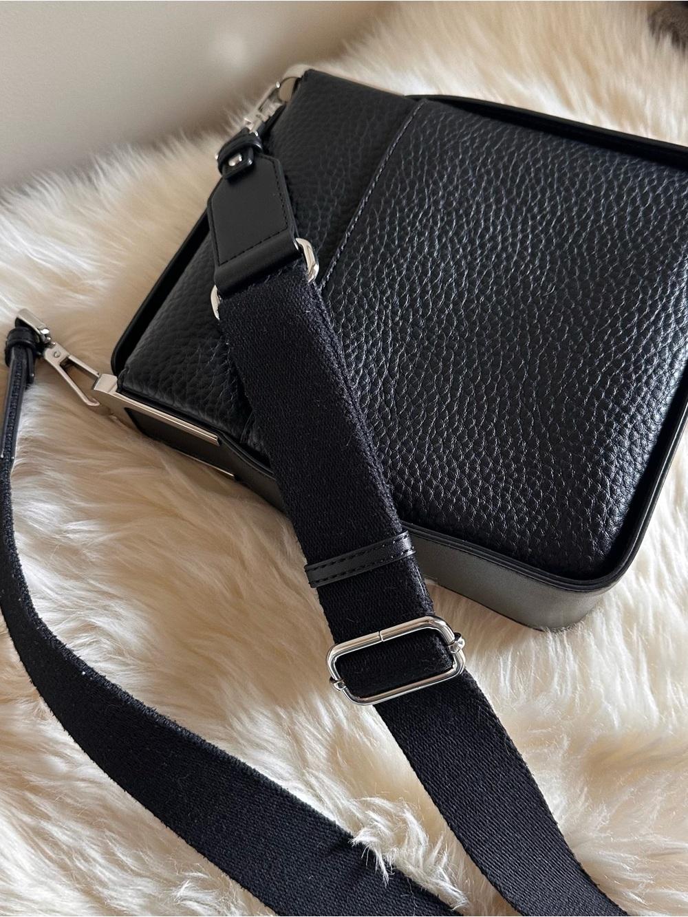 Calvin Klein Fay mini crossbody black - Picture 14 of 14